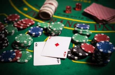 Filipino player completing a taya365 deposit on a mobile phone using PHP payment
