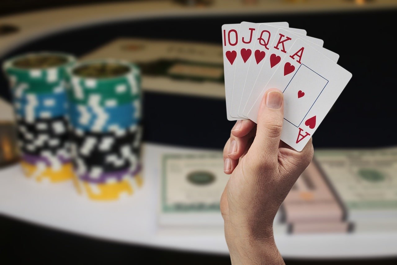 Filipino players enjoying taya365 sports and casino content on mobile